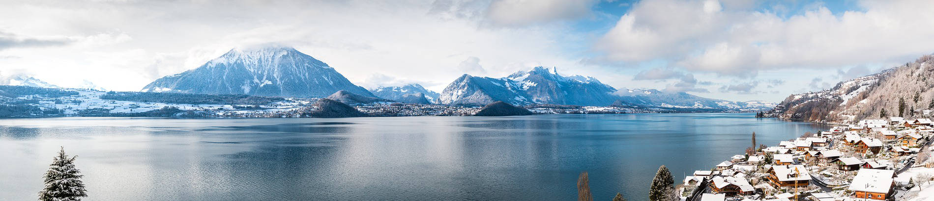 Immagine di un lago di montagna