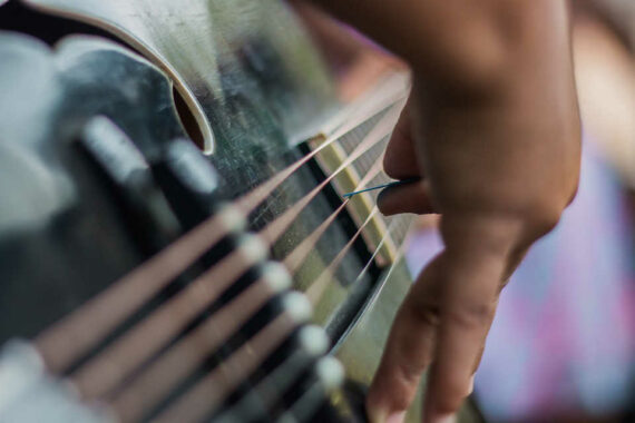 Bimbo e primi approcci con chitarra