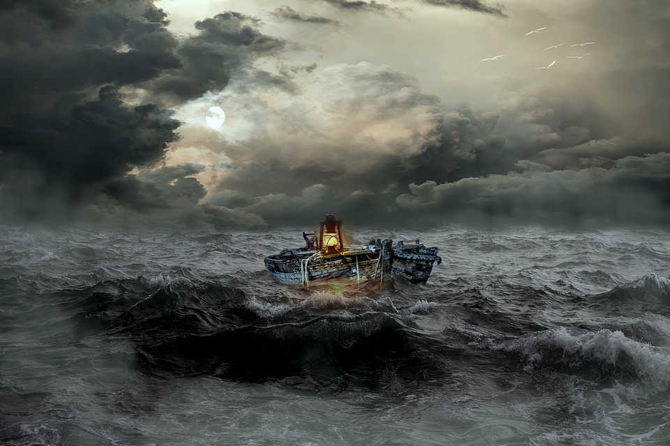 Immagine di nave in tempesta