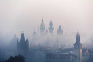 Immagine di una Cattedrale nella nebbia