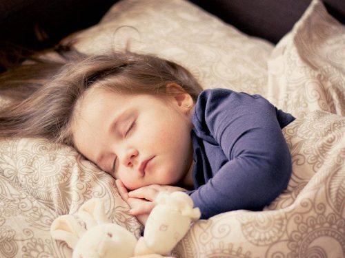 Bambino che dorme Immagine di un bambino che dorme